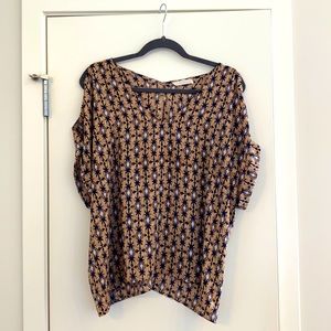 Bohemian blouse with peep through sleeve